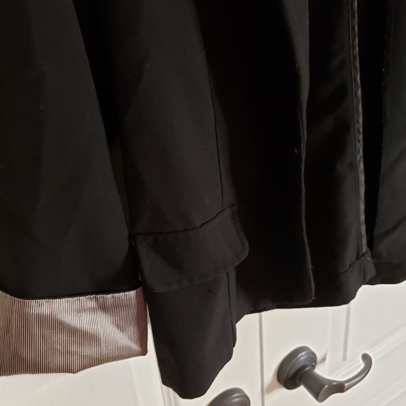 Short blazer - Picture 2 of 2